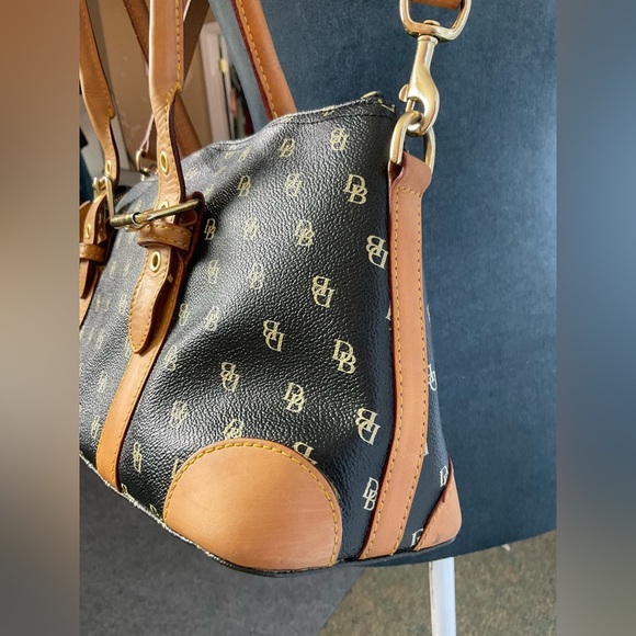 SOLD‼️Dooney Bourke Vintage Y2K Black/Tan Shoulder Bag & Matching Sunglass Case - Picture 7 of 15